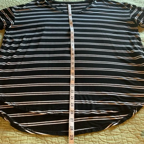 NWOT. Striped V-Neck T-Shirt * XL - Picture 6 of 10
